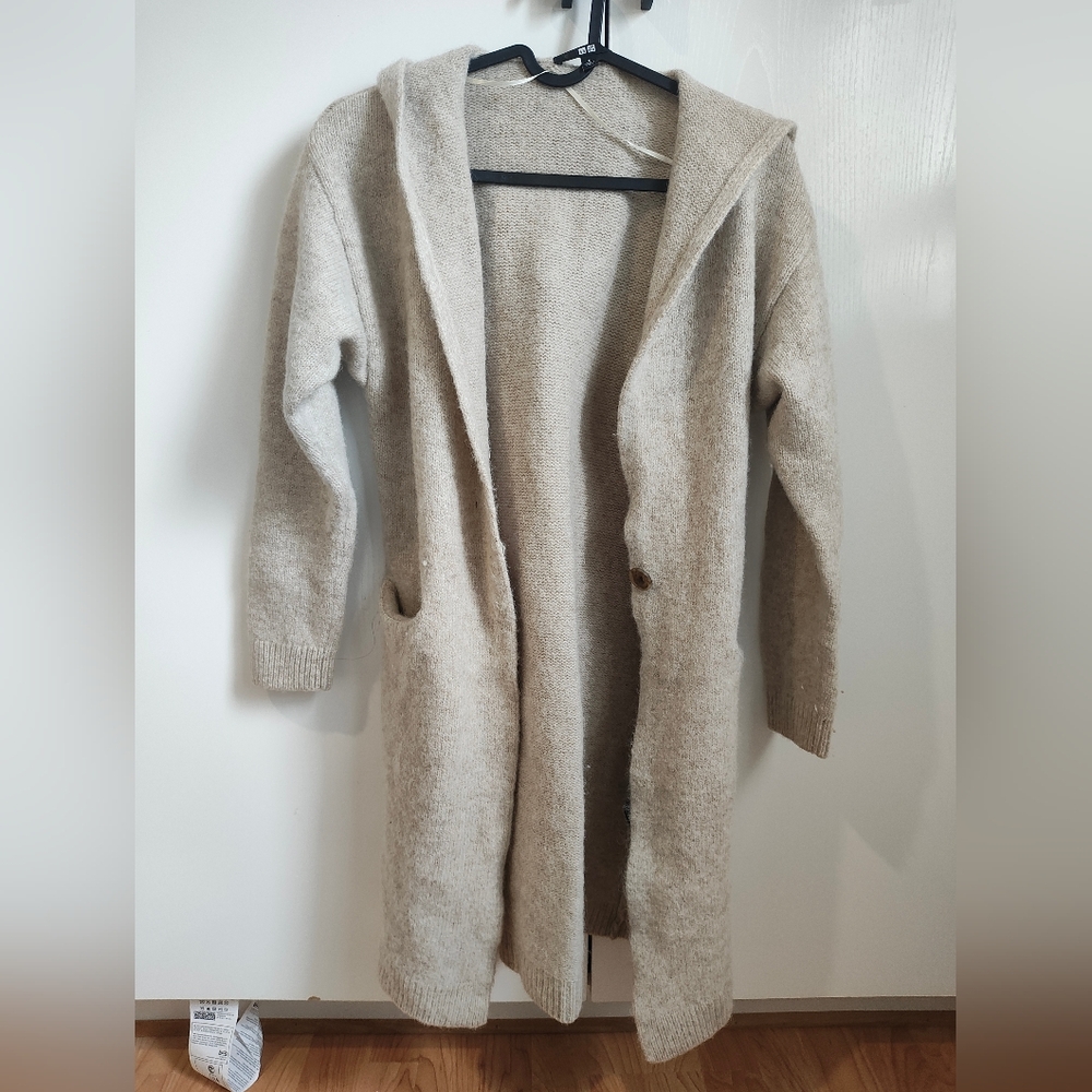 Uniqlo Beige Knit Sweater